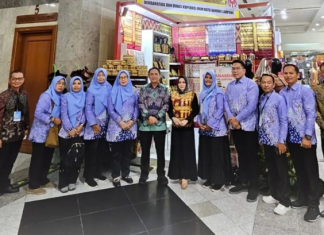 Pjs. Walikota Bandar Lampung Bpk. Budhi Darmawan Beserta Ibu Ketua Tim Penggerak PKK Kota Bandar Lampung menghadiri Pembukaan Inacraft