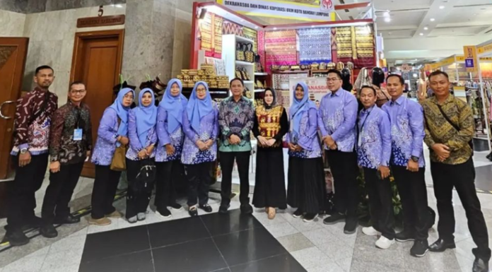 Pjs. Walikota Bandar Lampung Bpk. Budhi Darmawan Beserta Ibu Ketua Tim Penggerak PKK Kota Bandar Lampung menghadiri Pembukaan Inacraft