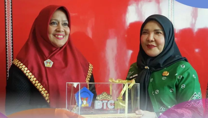 Walikota Bandar Lampung Hj. Eva Dwiana menerima Audiensi bersama Bundo Kanduang, Di Ruang Rapat Walikota Bandar Lampung