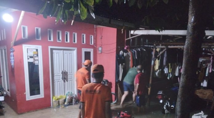 Pemkot Bandar Lampung Bantu Warga Bersihkan Lumpur Sisa Banjir