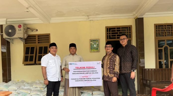 Telkom Witel Lampung Salurkan Bantuan Warga Terdampak Banjir