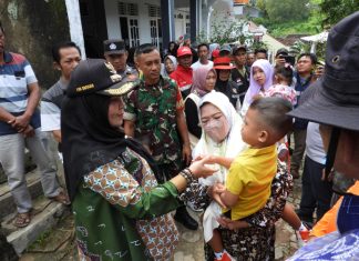 Pulang Retreat Eva Dwiana Langsung Tancap Gas Datangi Korban Banjir Bandar Lampung