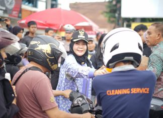 Walikota Bandar Lampung Bagikan Takjil bersama Kapolresta dan Dandim 0410