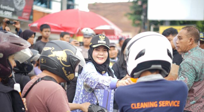 Walikota Bandar Lampung Bagikan Takjil bersama Kapolresta dan Dandim 0410