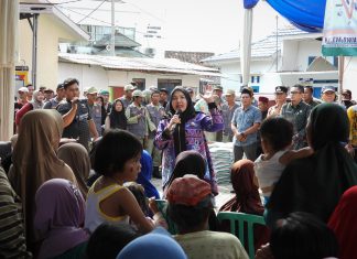 Walikota Bandar Lampung Bersama Baznas Salurkan Bantuan Beras Kepada Masyarakat