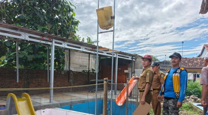 Pemkot Bandar Lampung Tertibkan 10 Bangunan Semipermanen di Atas Sungai