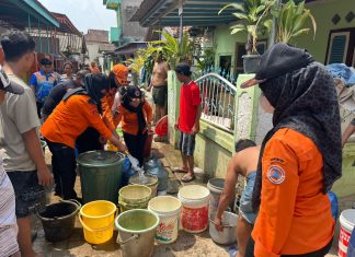 Pemkot Bandar Lampung Salurkan Bantuan Air Bersih di Panjang Utara