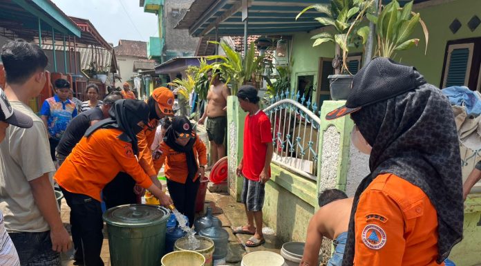 Pemkot Bandar Lampung Salurkan Bantuan Air Bersih di Panjang Utara