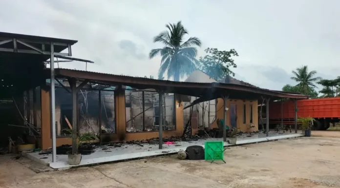 Tragedi di Lampung Tengah: Konflik TikTok Berujung Pembunuhan, Rumah Kepala Kampung Dibakar Massa