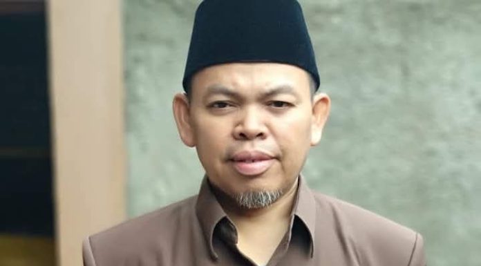 Daging Qurban Dimasak dan Dimakan untuk Santap Siang Panitia dan Jamaah.