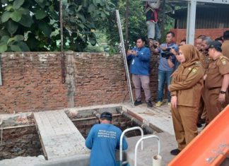 Wali Kota Eva Dwiana Blusukan ke Titik Banjir: Temukan Sumbatan dan Minta Perusahaan Bertanggung Jawab