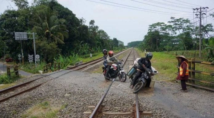 DPRD Provinsi Lampung Dorong Solusi Nyata untuk Jalan Gelap, Perlintasan KA Tanpa Palang & Transportasi Umum yang Belum Menjangkau Rakyat