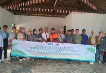 Prodi D3 Produksi Tanaman Perkebunan Polinela Gelar Penyuluhan Pengendalian Hama Penyakit serta Panen dan Pascapanen Kakao di Desa Sungai Langka