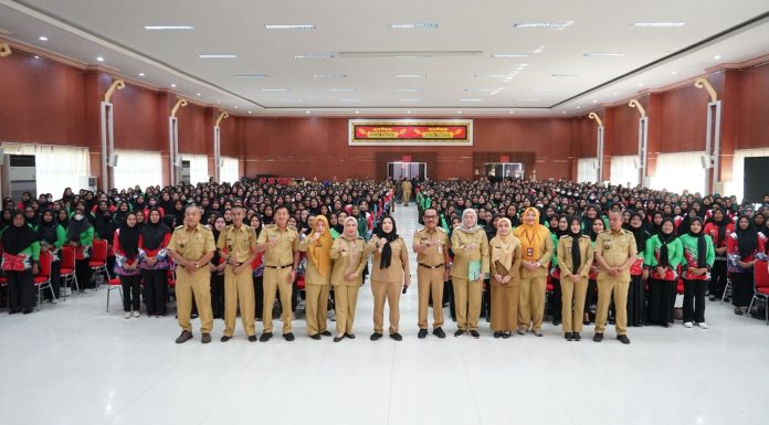 Wali Kota Bagikan Dana Insentif Kader Posyandu, Poskeskel dan Pokmas