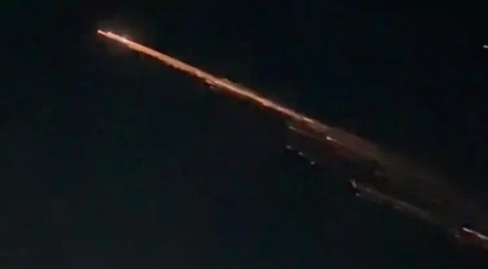 Benda Bercahaya Mirip Serpihan Rudal Terlihat di Langit Lampung, Diduga Sampah Antariksa dari Roket