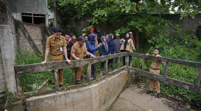 Wali Kota Tinjau Aliran Sungai dan Gorong-Gorong di Perumahan Pujangga Alam, Antisipasi Banjir Saat Musim Hujan