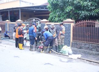 Satgas Penanggulangan Banjir Sigap Bersihkan Drainasi Pulau Singkep Bandar Lampung