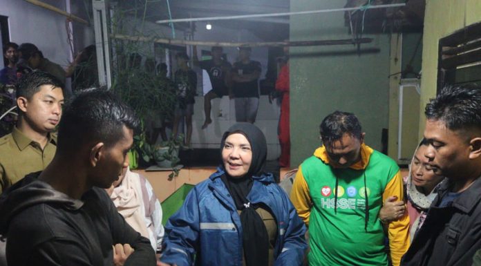 Walikota Langsung Temui Keluarga Korban Terbawa Arus Sungai di Garuntang Ditengah Guyuran Hujan