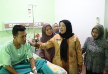 Walikota Sambangi Anggota BPBD Bandar Lampung Yang Alami Kecelakaan Ketika Jalankan Tugas Evakuasi Korban Banjir