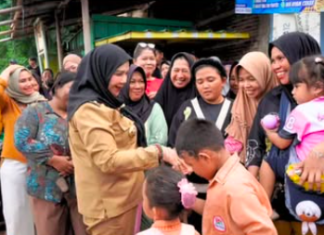 Wali Kota Eva Dwiana Salurkan Bantuan Beras untuk 146 Ribu Lebih KPM di Bandar Lampung