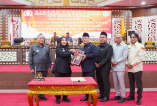 Hadiri Paripurna DPRD, Wali Kota Eva Dwiana Tegaskan Komitmen Tingkatkan Kinerja Pemerintahan dan Pelayanan Publik