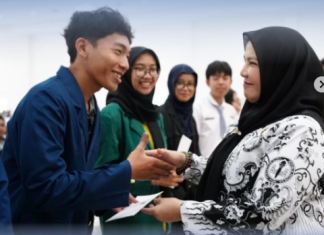 Wali Kota Eva Dwiana Salurkan Bantuan Pendidikan untuk Siswa dan Mahasiswa, Dorong Akses Pendidikan Merata di Bandar Lampung
