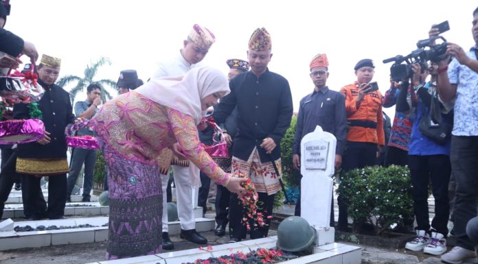 Wali Kota Beserta Jajaran Forkopimda Kota Bandar Lampung Peringati HUT Kota Bandar Lampung Dengan Ziarah Tabur Bunga Makam Pahlawan