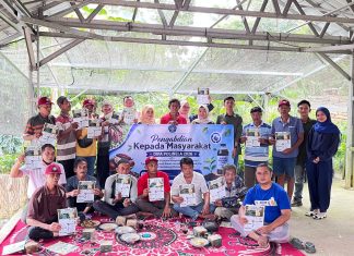 Manfaatkan Gulma Kirinyuh Jadi Pestisida Nabati, Dosen Politeknik Negeri Lampung Dampingi Petani Kakao di Desa Sukoharjo 1 Kurangi Ketergantungan Pestisida Kimia