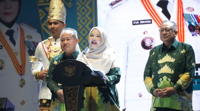 Bandar Lampung Expo 2026 resmi ditutup oleh Wali Kota Bandar Lampung Eva Dwiana di Gedung Graha Mandala Alam, Jumat (24/7/2026) malam.