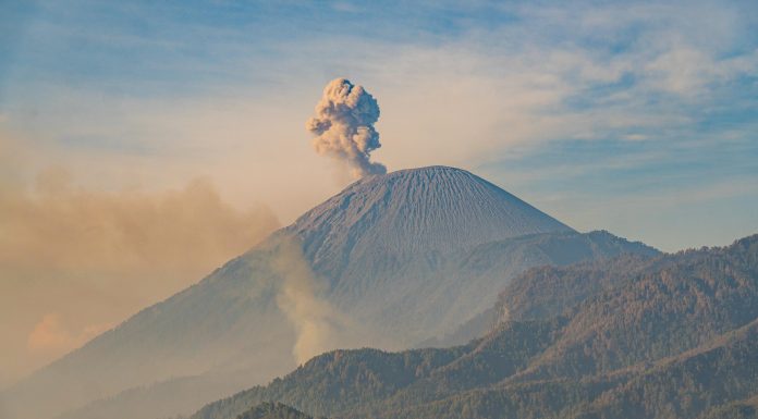 Inilah Lima Gunung Api di Indonesia Dengan Status Siaga